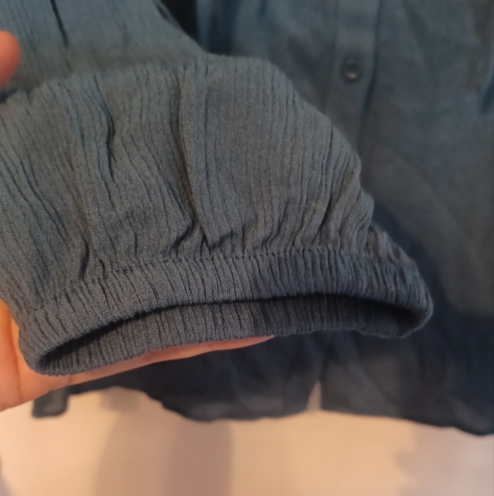 Torrid Crinkle Gauze Button-Front Peasant Top - Picture 4 of 11